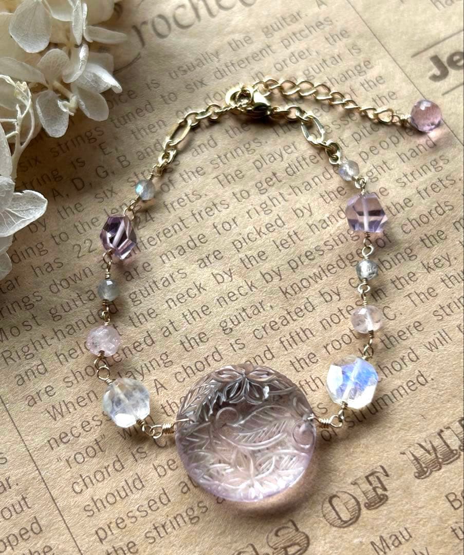 ピンクアメジストプルメリアリーフカービング＆ブルムーンとモルガナイトブレスレット