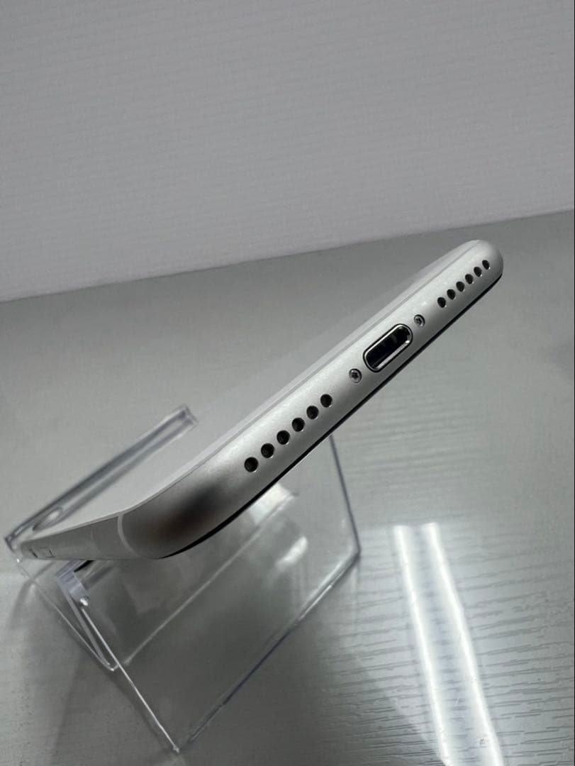 美品　 iPhone SE2 128GB ホワイト SIMフリー