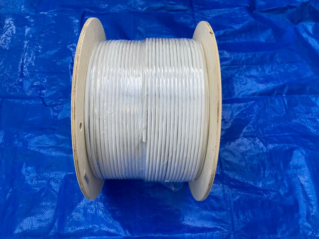 Panduit CAT6A UTPケーブル HDケーブル　白色１巻　300m