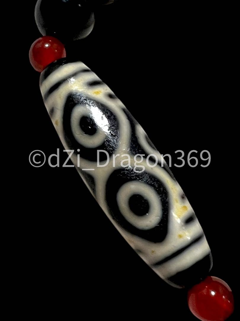 dZi beadsジービーズ 西蔵 龍眼天珠（龍六眼天珠）のブレス