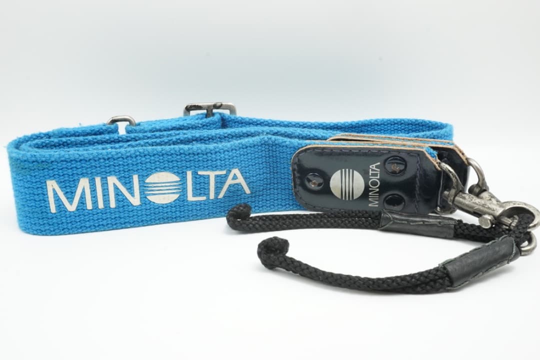 Minolta X-700 + MD 50mm + ズームレンズ + ストラップ