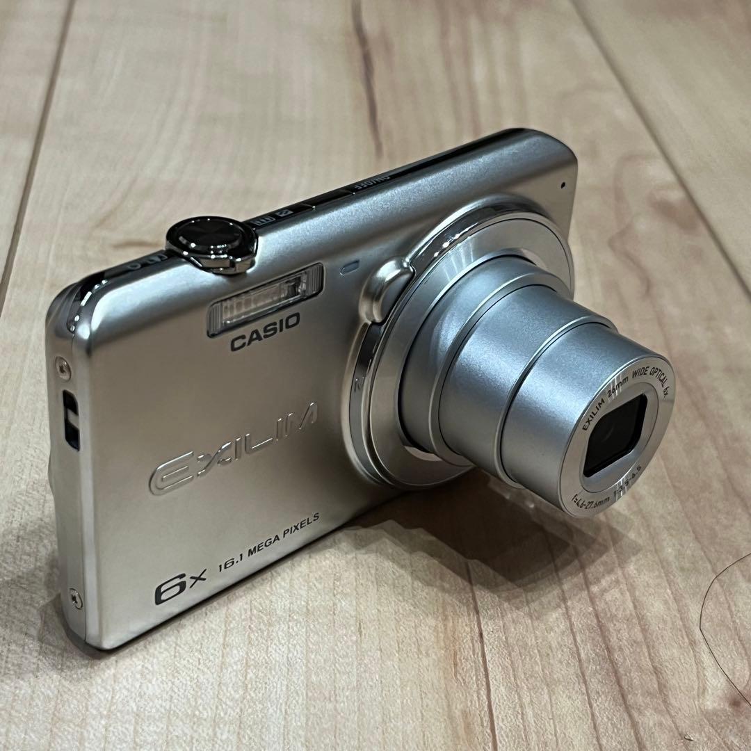 《送料込》CASIO EXILIM EX-ZS25 デジタルカメラ　充電器付
