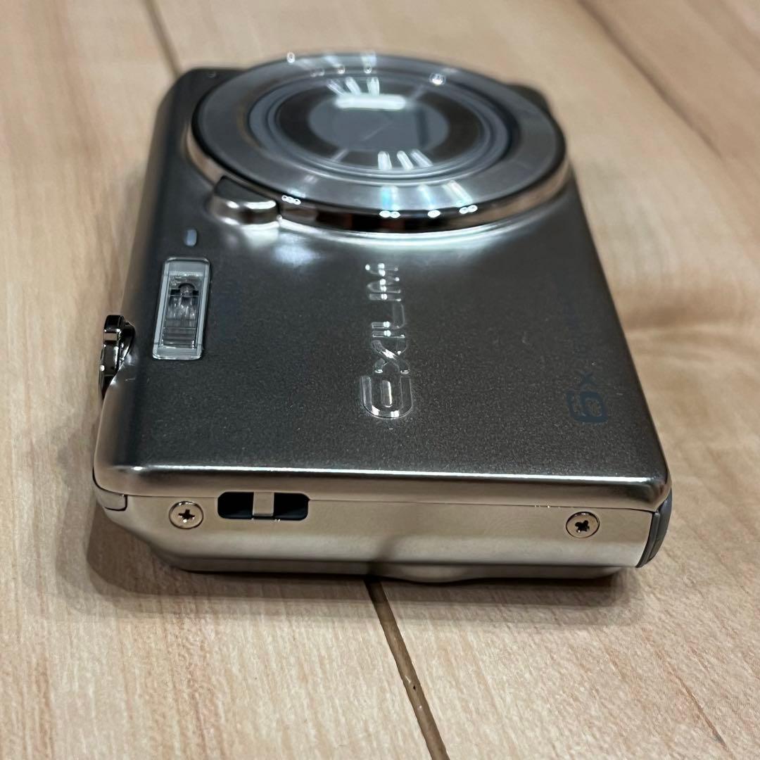 《送料込》CASIO EXILIM EX-ZS25 デジタルカメラ　充電器付