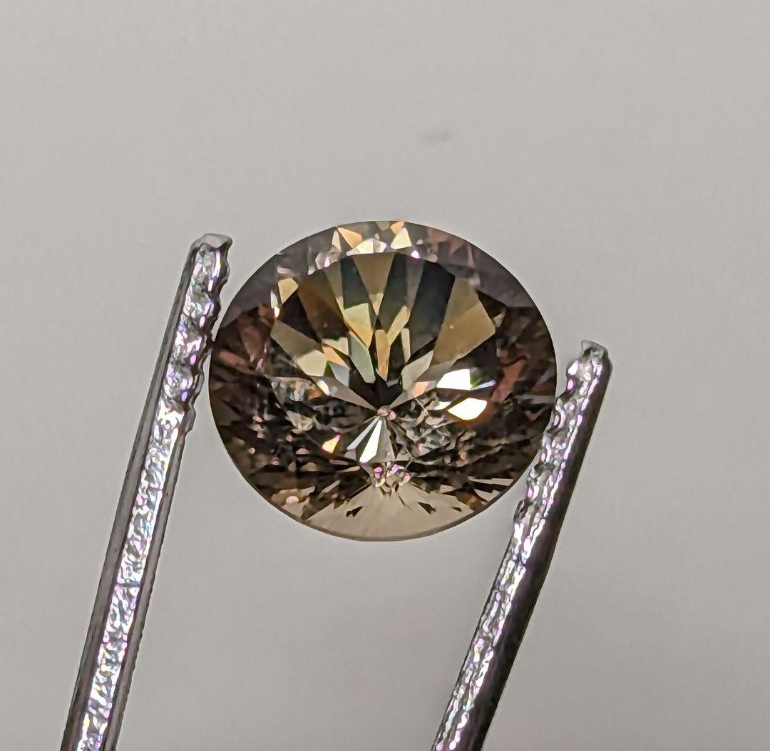 天然フェルドスパー 2.46ct シャンパンカラー
