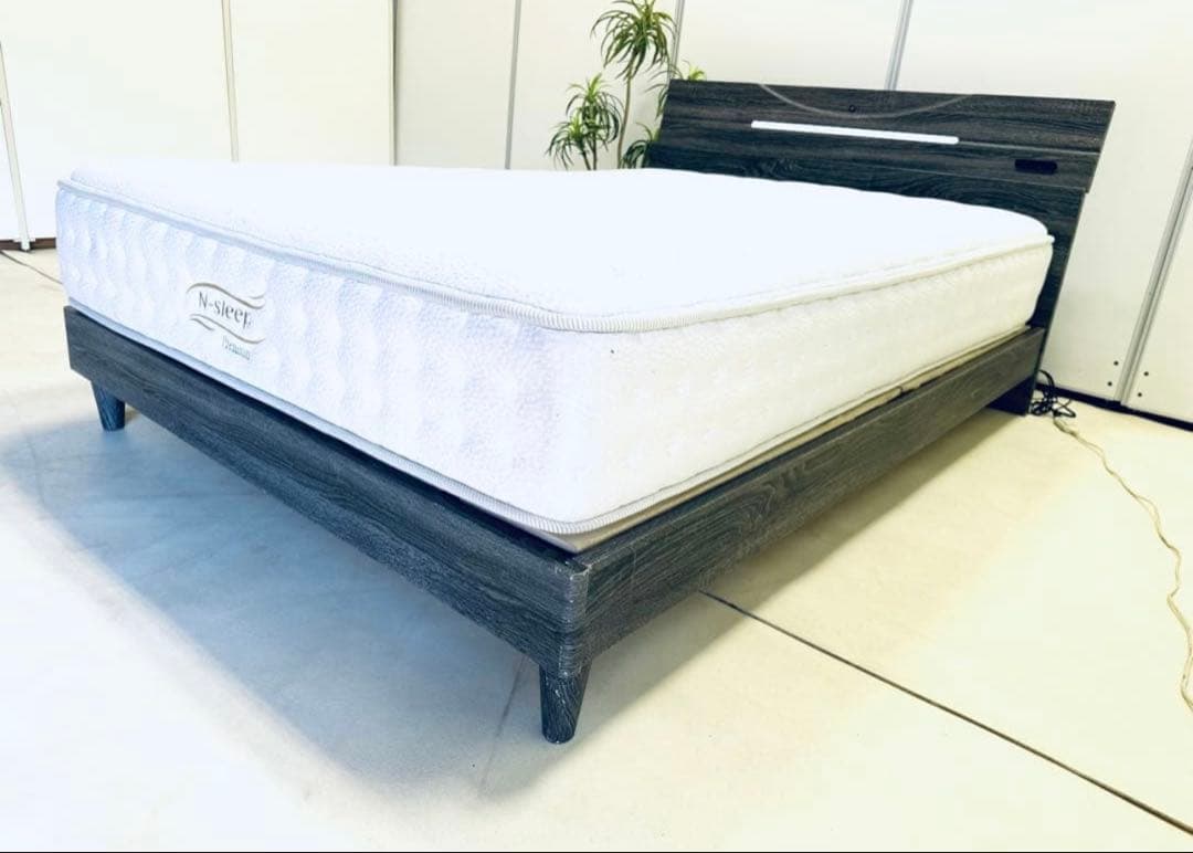 ダブルベッド フレーム付き LEDライト