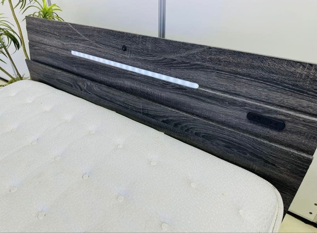 ダブルベッド フレーム付き LEDライト