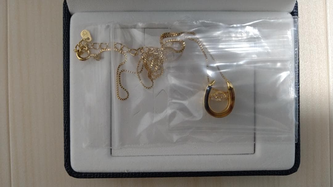 匠のべっ甲 揺れる馬蹄ペンダント