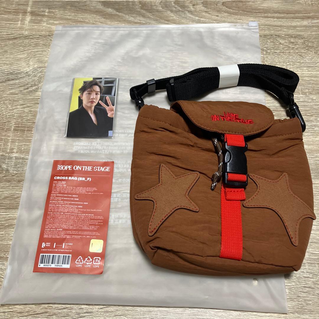 J-HOPE クロスバックとリスのキーリングセット