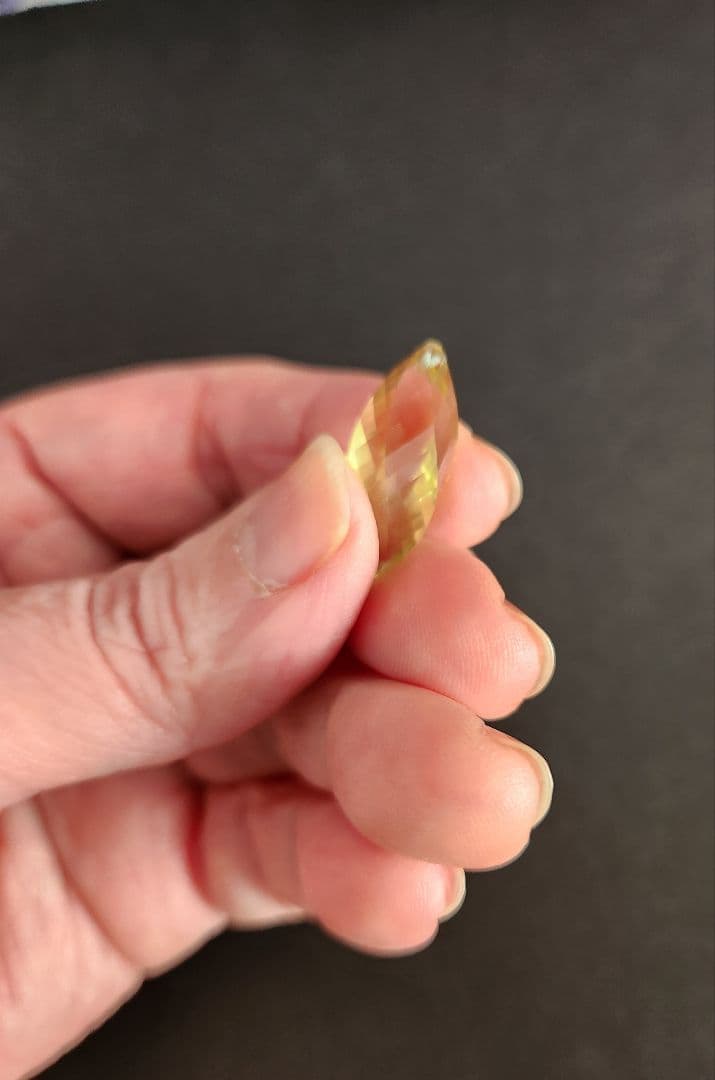 再値下げ！美品宝石質　AAA　レモンクォーツ　６面ツイストライスカット２粒セット