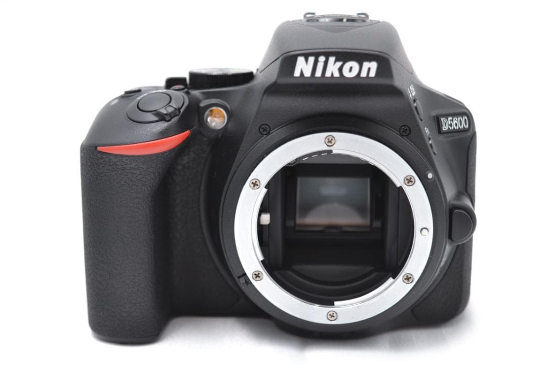 ■ 美品 ■ S数3,918回　ニコン　Nikon D5600 レンズキット