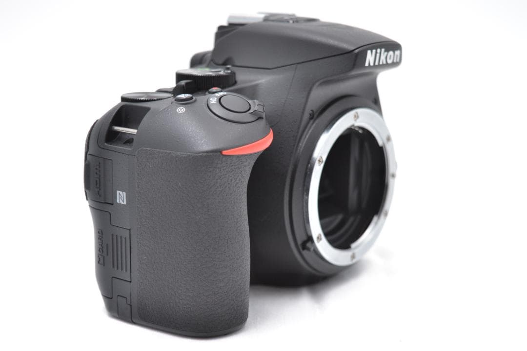 ■ 美品 ■ S数3,918回　ニコン　Nikon D5600 レンズキット