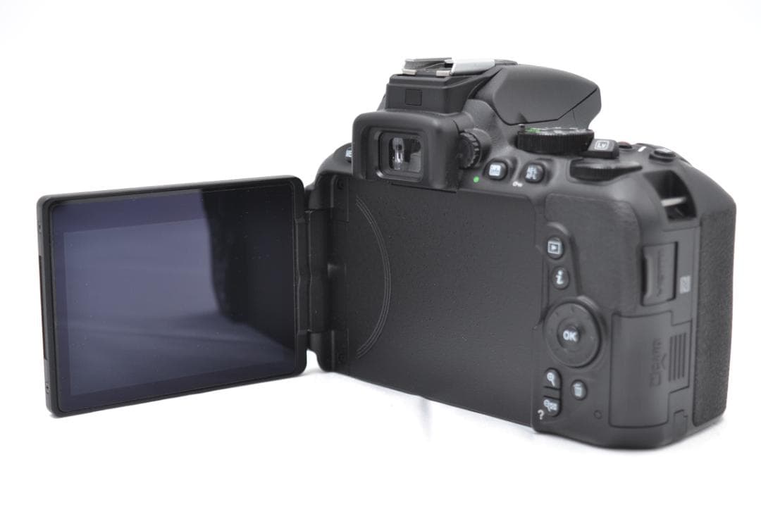 ■ 美品 ■ S数3,918回　ニコン　Nikon D5600 レンズキット