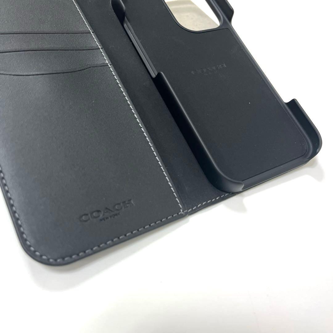 【美品】コーチ シグネチャー柄 iPhone16用手帳型カバー ブラック