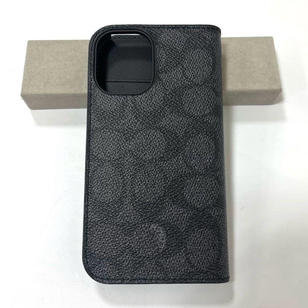 【美品】コーチ シグネチャー柄 iPhone16用手帳型カバー ブラック