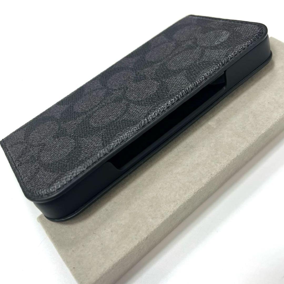 【美品】コーチ シグネチャー柄 iPhone16用手帳型カバー ブラック