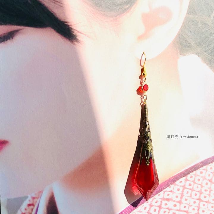 紅ペンデュラムとドライフラワー赤薔薇と雫と蝶々のゴシックピアス　イヤリング★