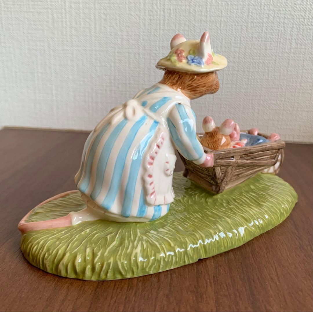 ブランブリーヘッジ フィギュリン Heading  置物