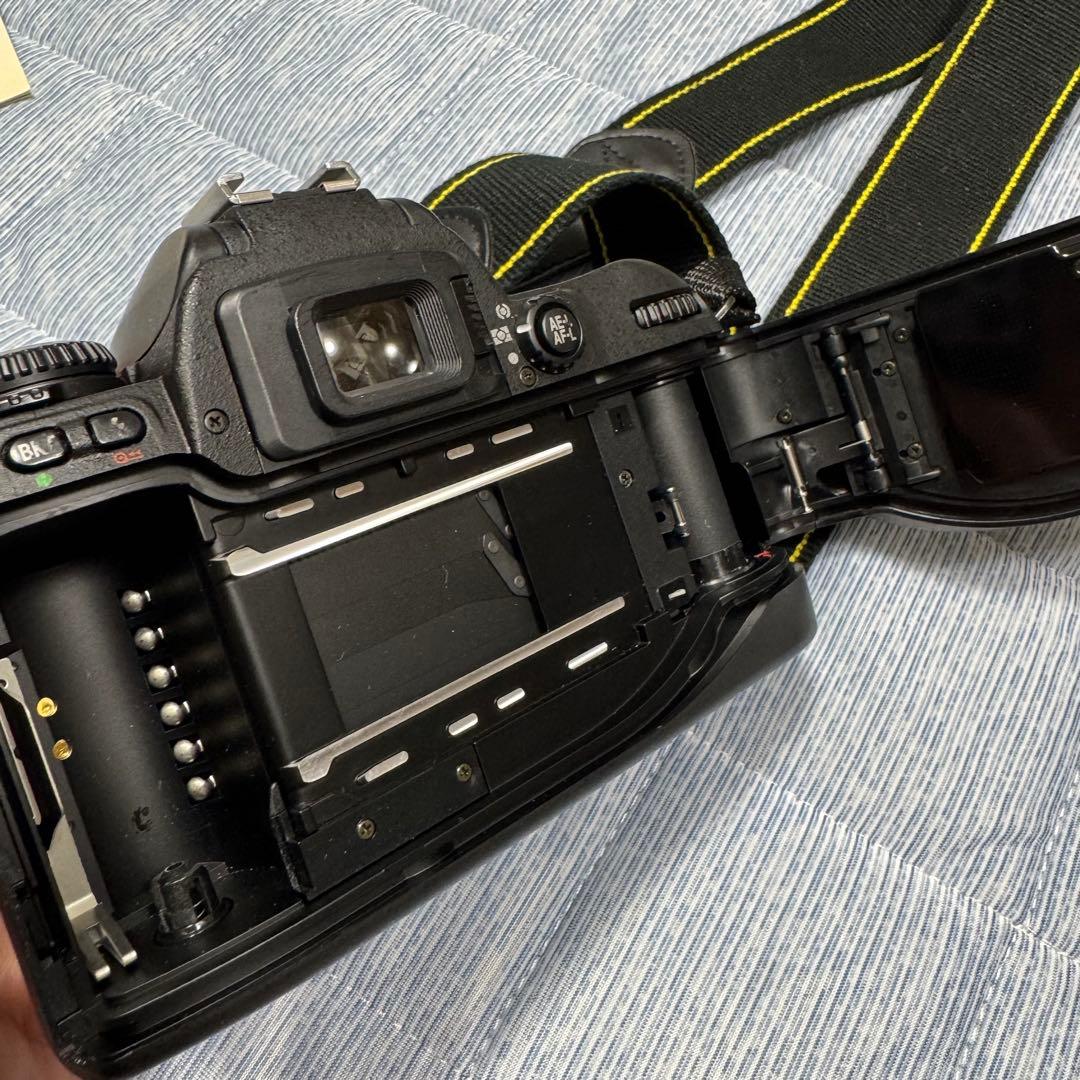 フィルムカメラ Nikon F80D / AF Nilkkor 28-80mm