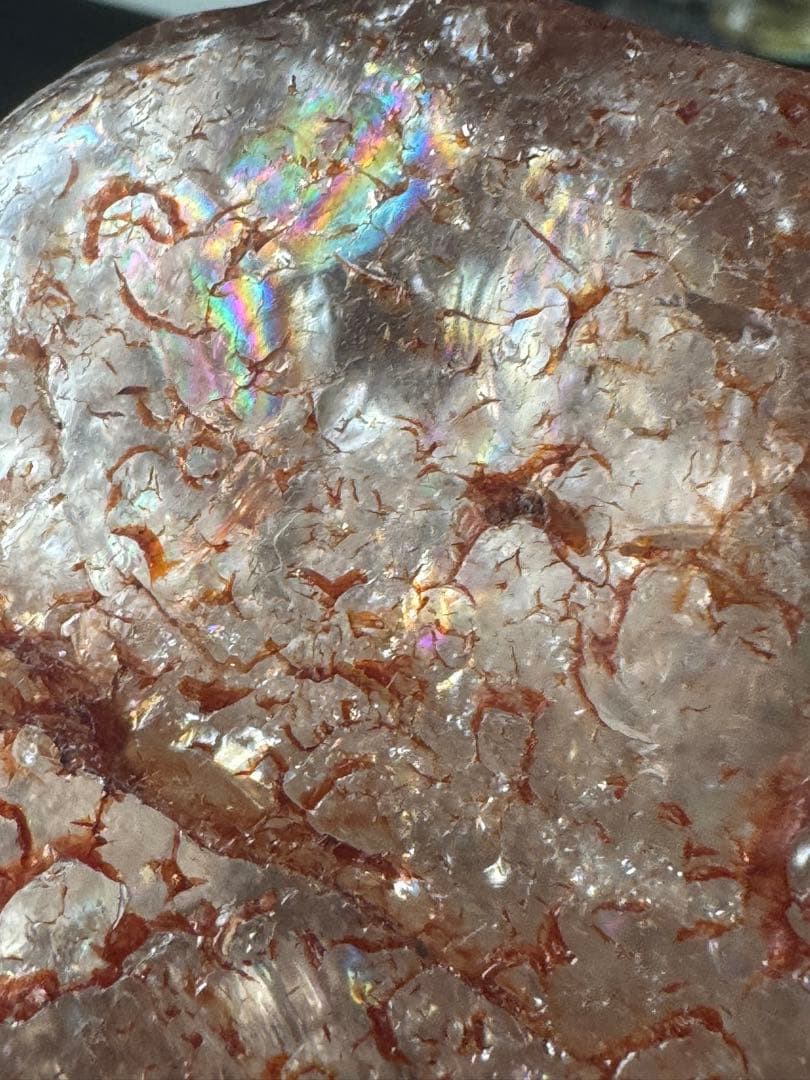 溢れる虹　ノンポリッシュ ファイヤークォーツ（ブラジル産／専用スタンド付き）