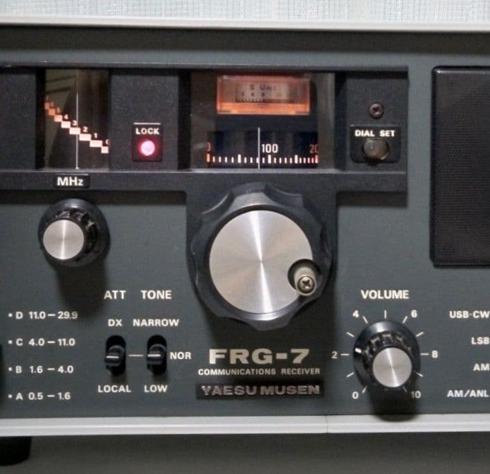 八重州無線　FRG-7　通信受信機 　( 現状動作中古機器扱い )