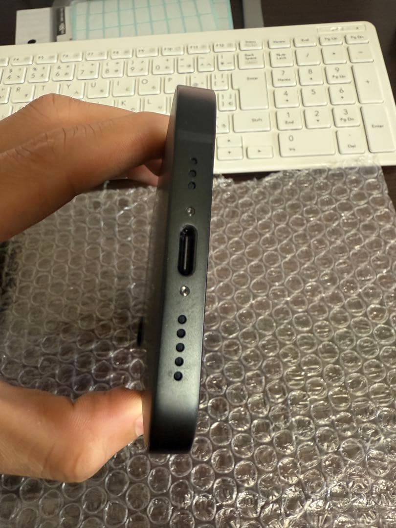 美品　iPhone 16e 128GB SIMフリー