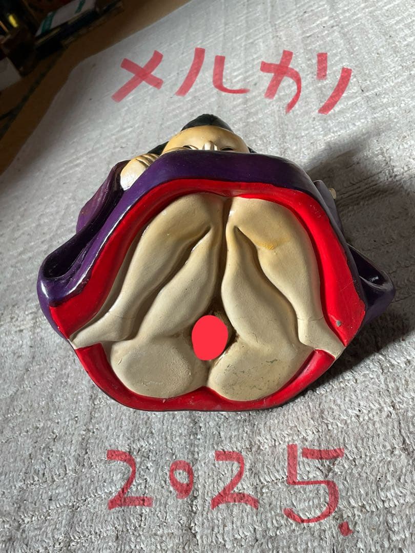 陶器製・お多福芸者。高さ／30センチ程、真下を覗くと？【汚れがございます】。