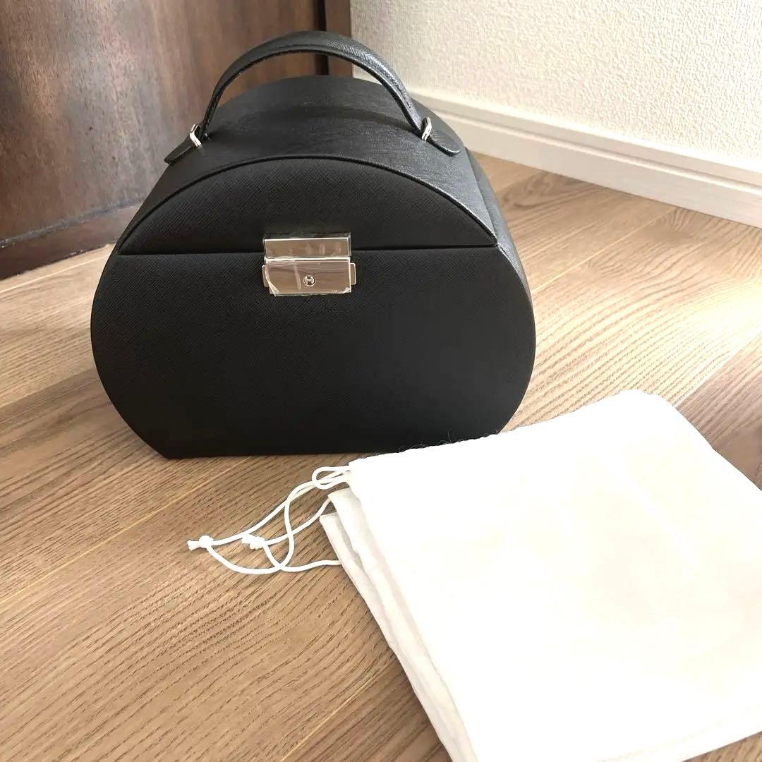 【新品未使用】おしゃれなジュエリーボックスミラー、鍵付きブラック貴金属　値下げ