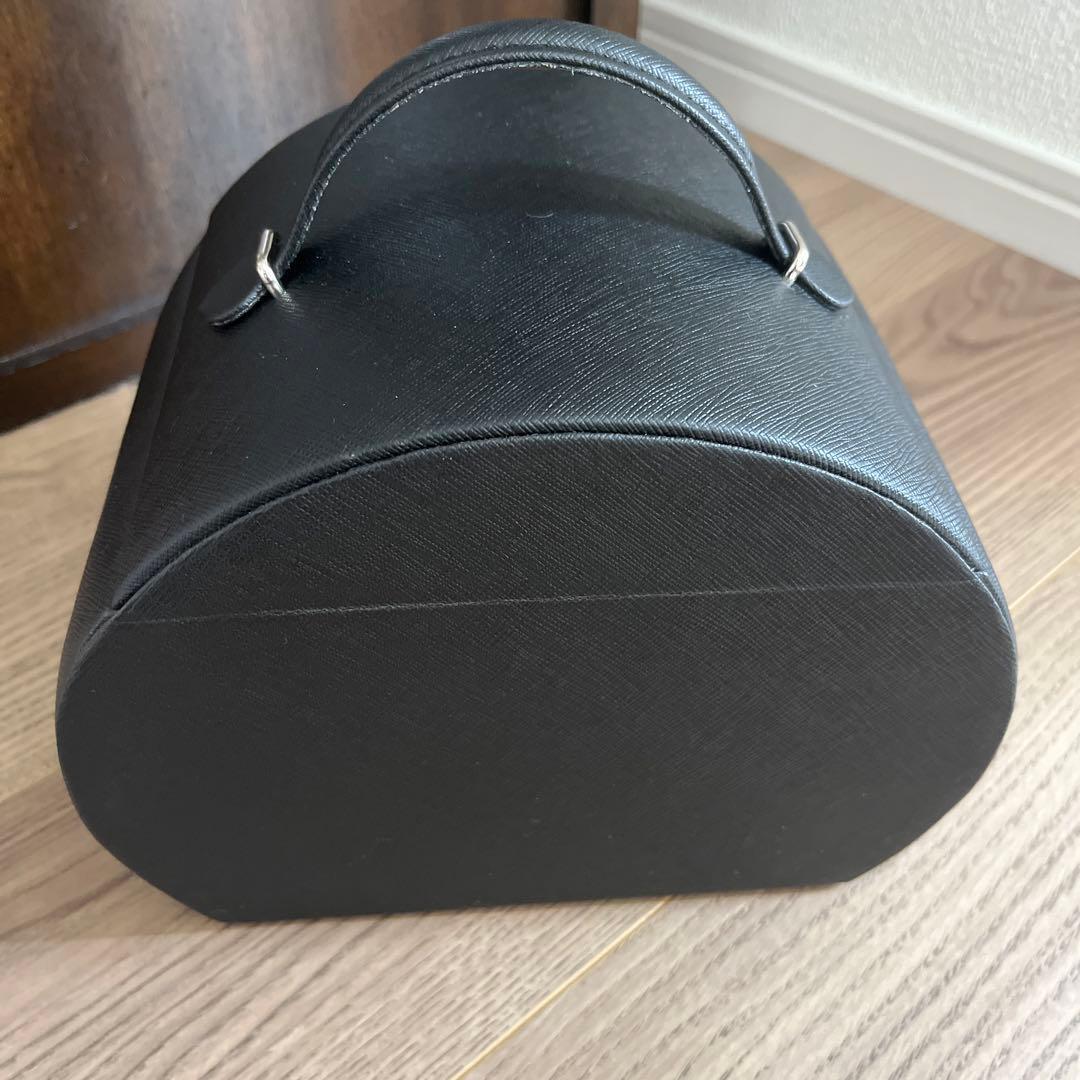 【新品未使用】おしゃれなジュエリーボックスミラー、鍵付きブラック貴金属　値下げ