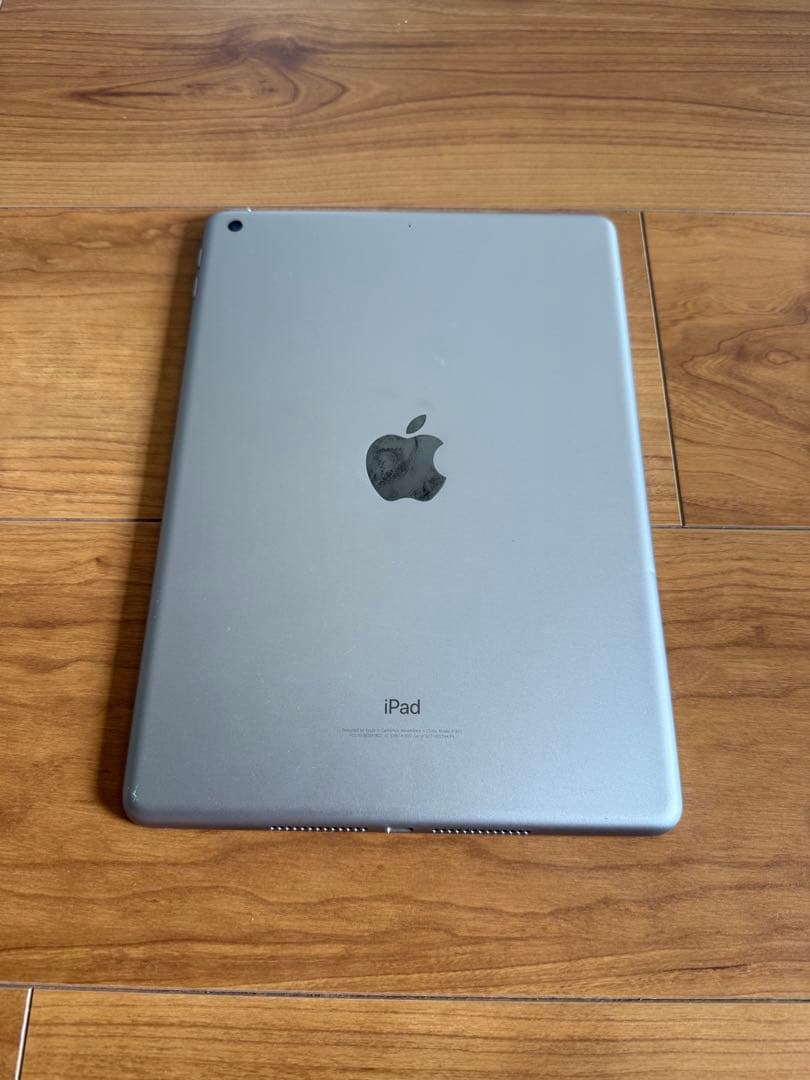 Apple iPad 5世代　32GB シルバー 本体 美品　完動品