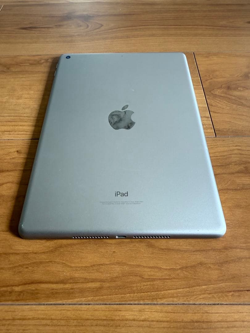 Apple iPad 5世代　32GB シルバー 本体 美品　完動品