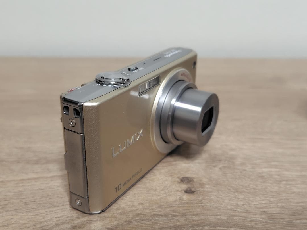 Panasonic LUMIX DMC-FX35　シェルホワイト