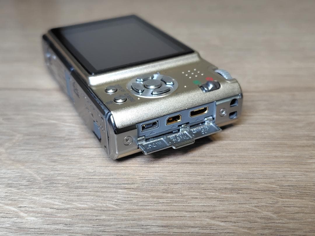 Panasonic LUMIX DMC-FX35　シェルホワイト