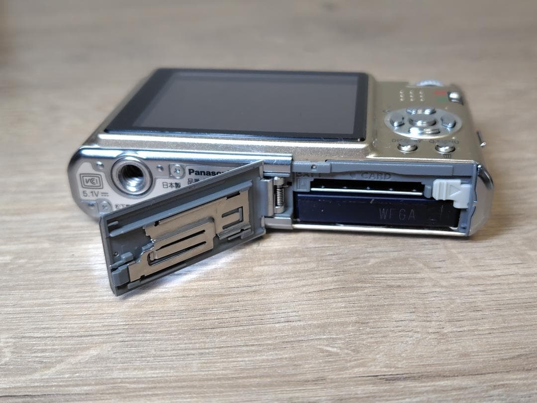 Panasonic LUMIX DMC-FX35　シェルホワイト