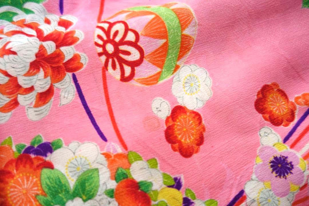 アンティーク子供着物　花薬玉　四つ身　華やか　お正月　七五三　お雛祭りに