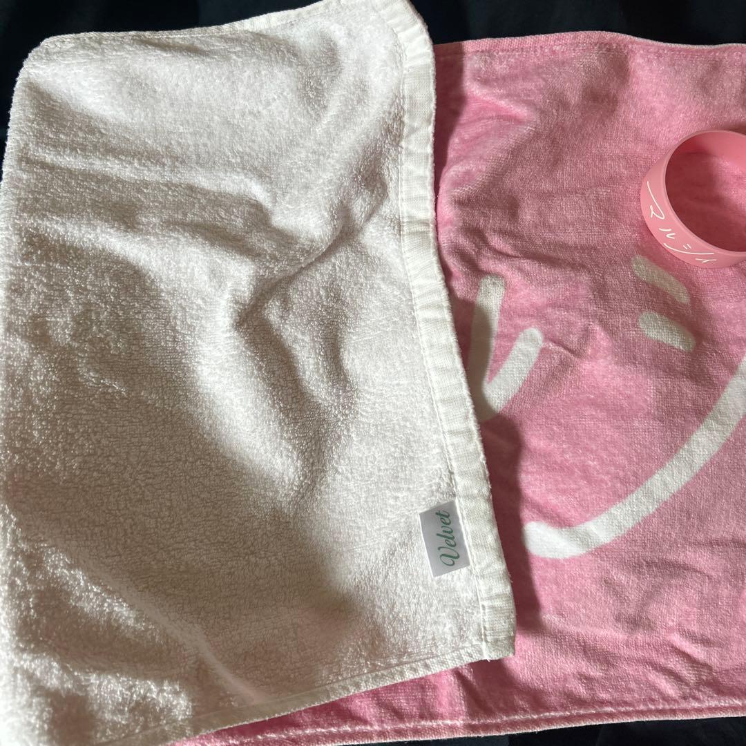 マルシィ ピンク ロゴタオルとラババン