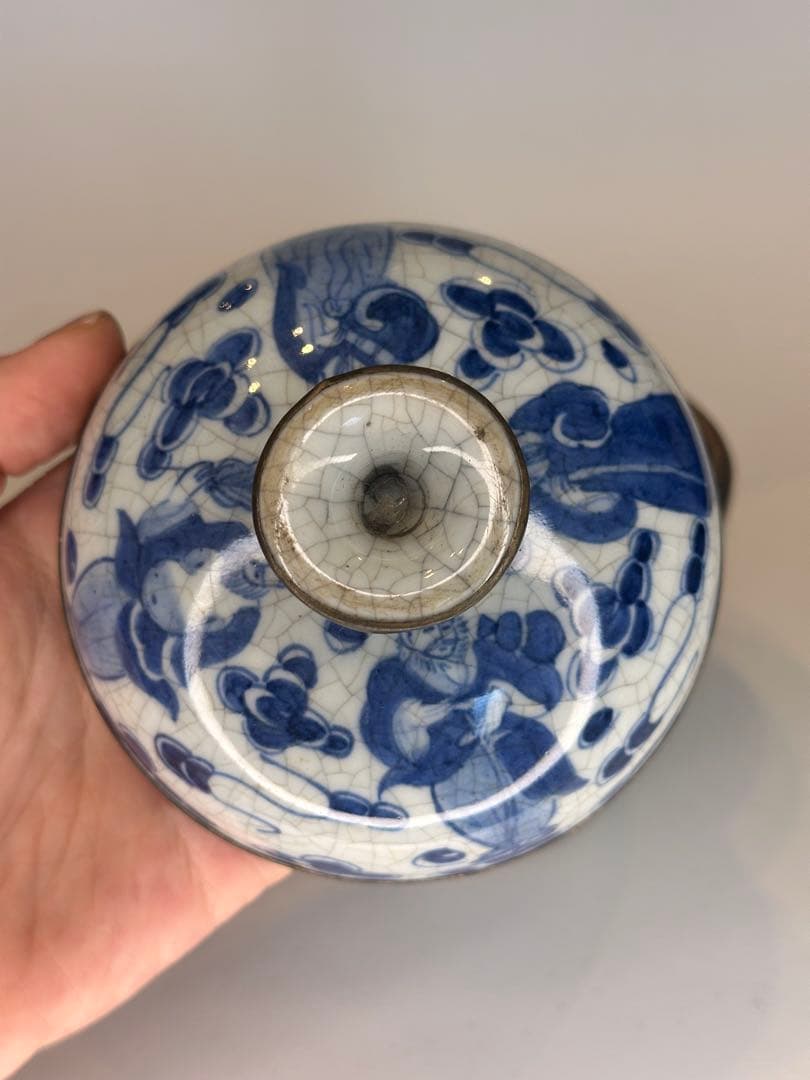 洪憲年製　染付　人物図　蓋付小壺　開片　包銀口　底款有り　青花　古陶磁