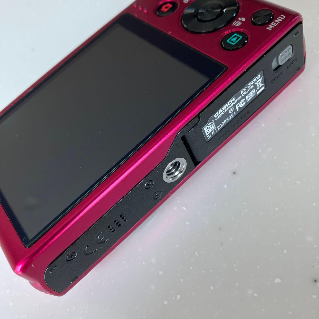 美品　CASIO EXILIM EX-ZR200 デジカメ　説明書付き