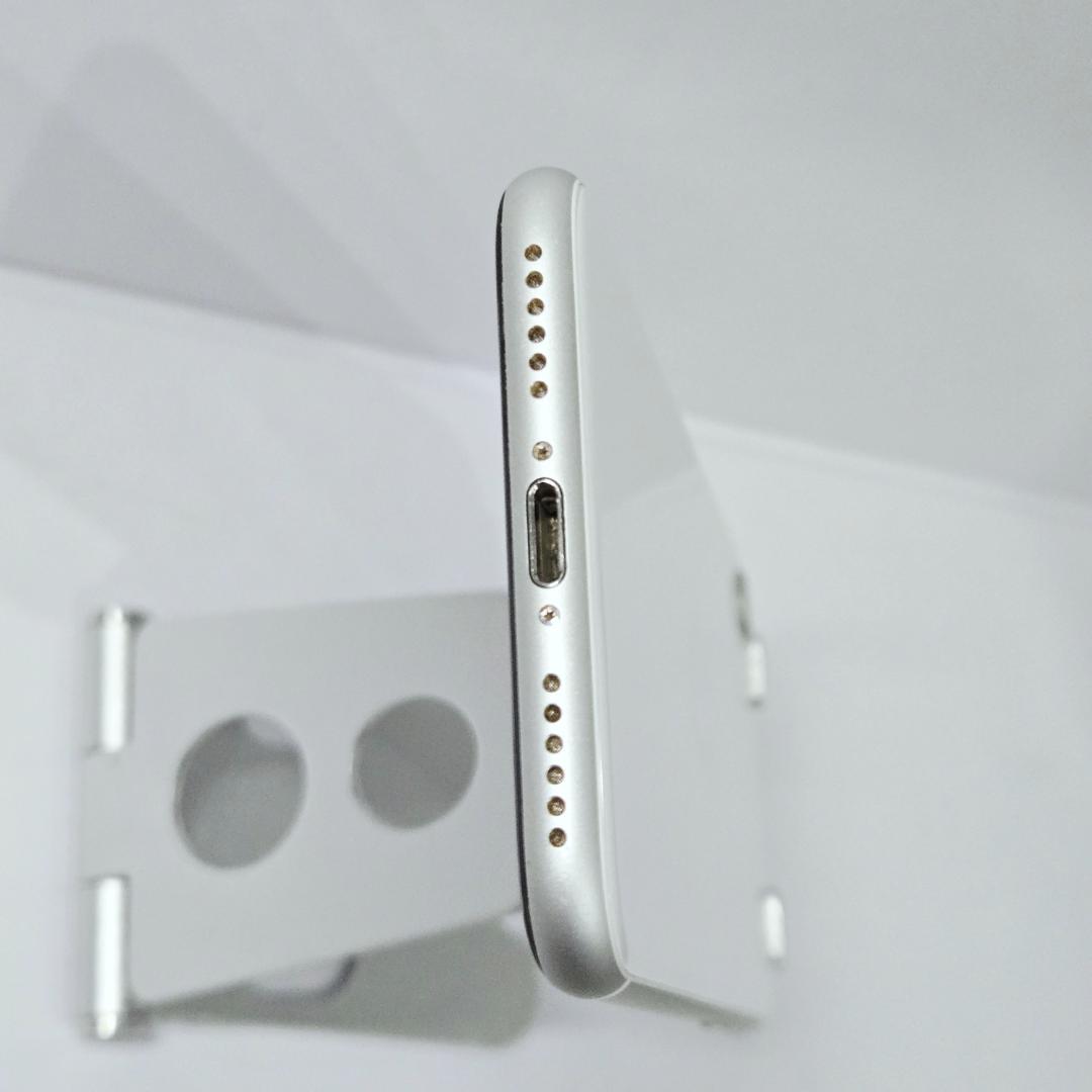 03 iPhoneSE 第二世代 ホワイト SIMフリー