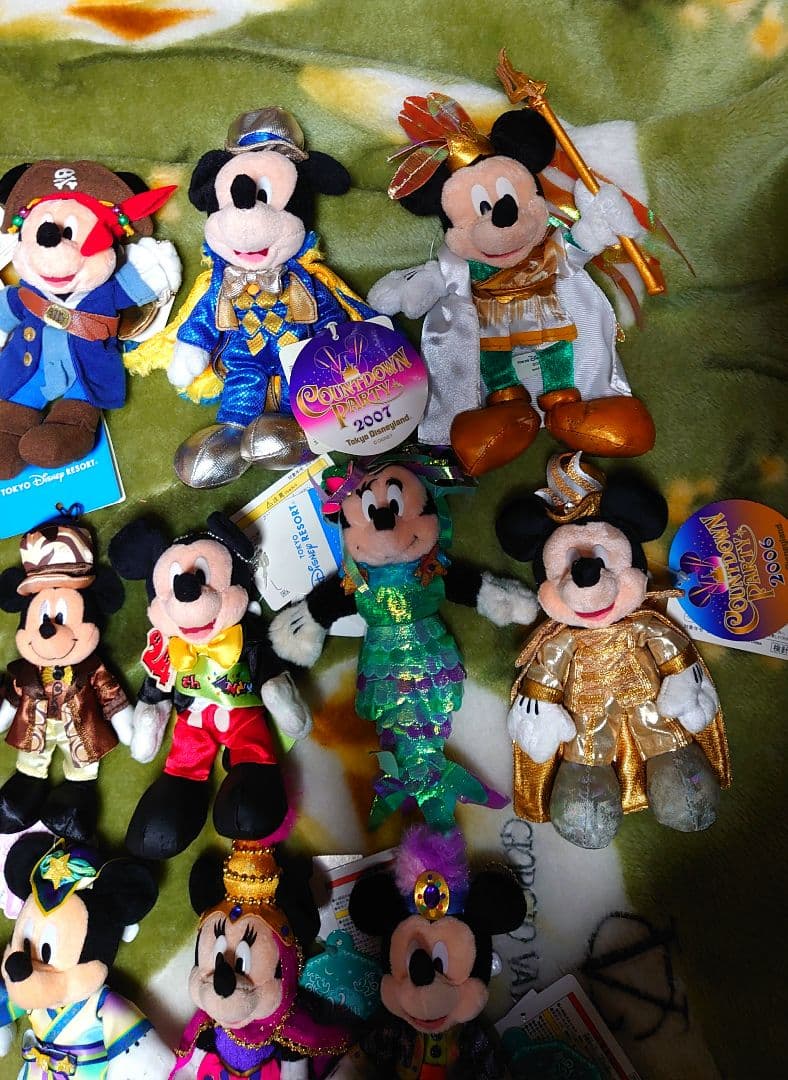 ディズニー ミッキー ミニー ぬいぐるみバッジ ９７体　まとめ売り
