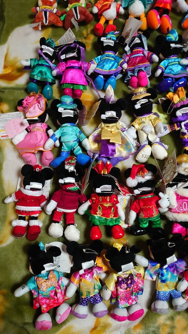 ディズニー ミッキー ミニー ぬいぐるみバッジ ９７体　まとめ売り
