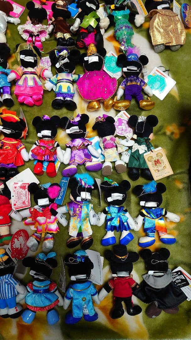 ディズニー ミッキー ミニー ぬいぐるみバッジ ９７体　まとめ売り