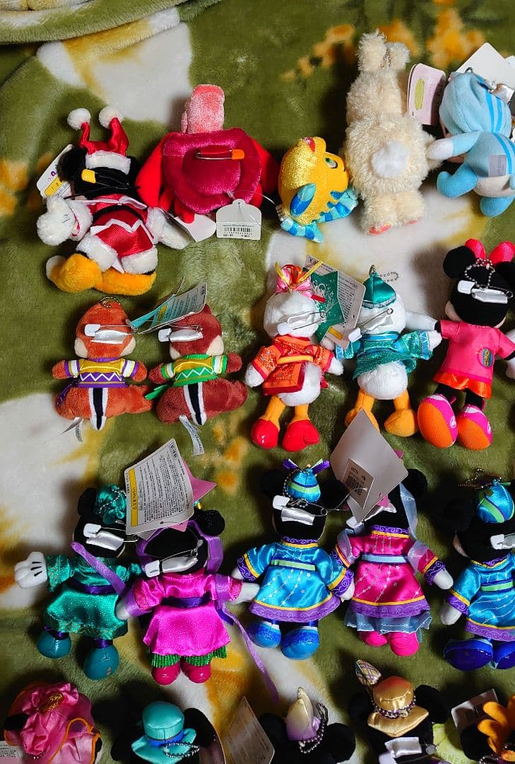 ディズニー ミッキー ミニー ぬいぐるみバッジ ９７体　まとめ売り