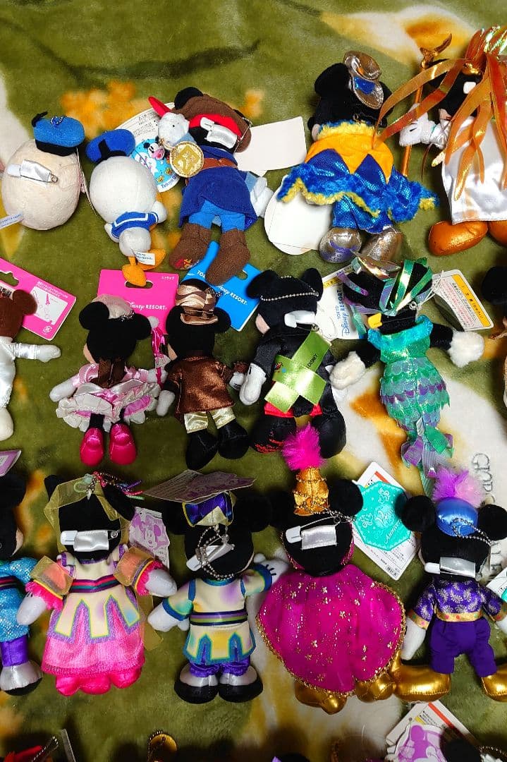 ディズニー ミッキー ミニー ぬいぐるみバッジ ９７体　まとめ売り