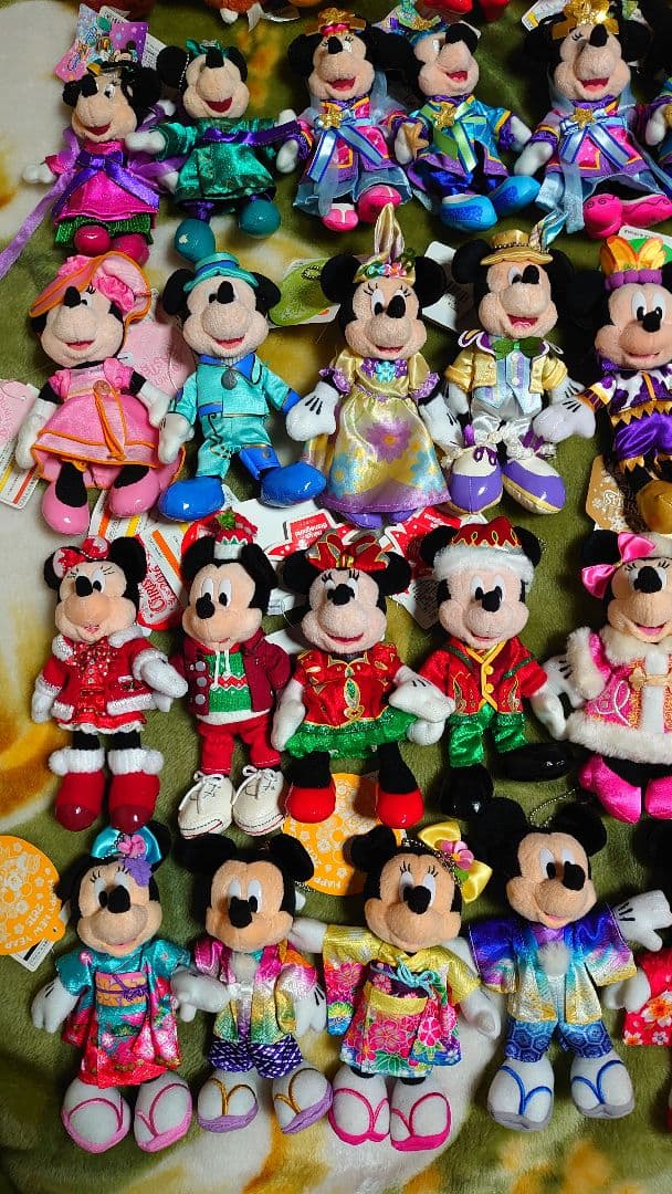 ディズニー ミッキー ミニー ぬいぐるみバッジ ９７体　まとめ売り