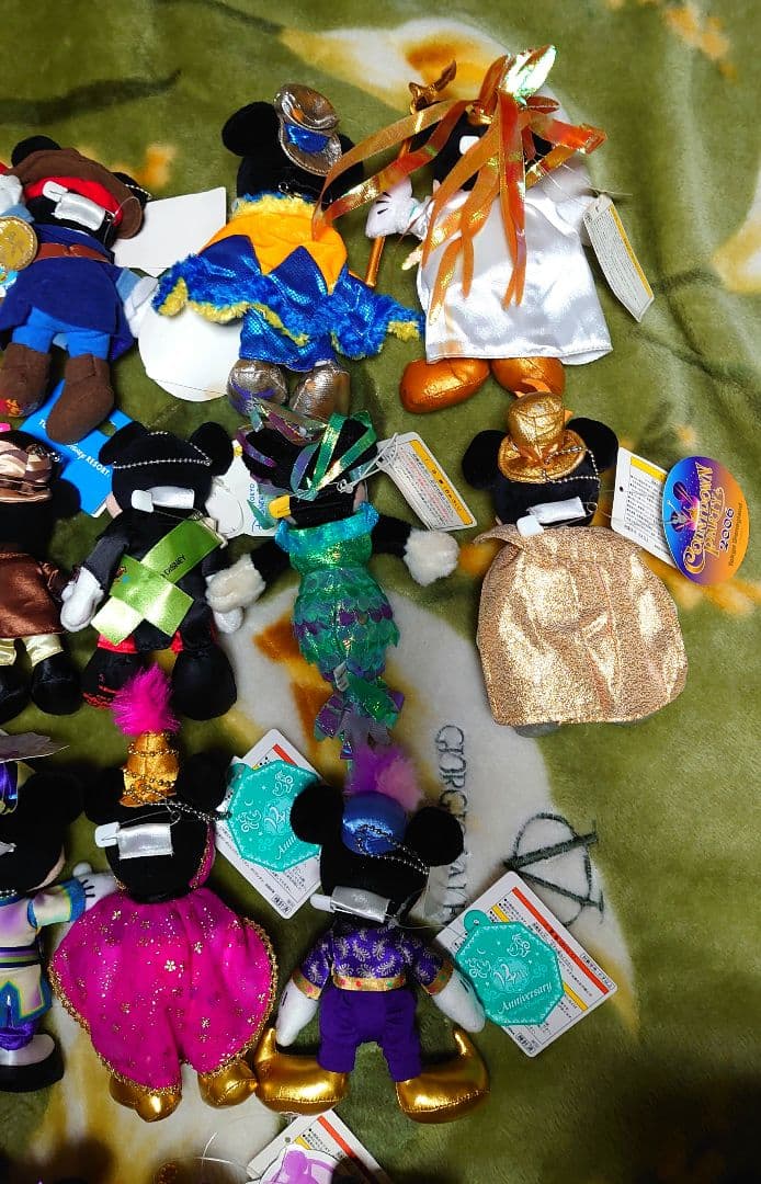 ディズニー ミッキー ミニー ぬいぐるみバッジ ９７体　まとめ売り