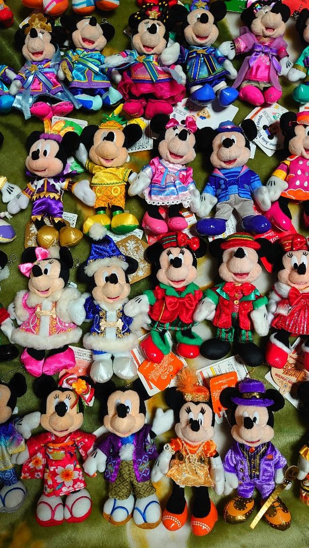ディズニー ミッキー ミニー ぬいぐるみバッジ ９７体　まとめ売り