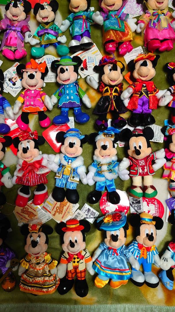 ディズニー ミッキー ミニー ぬいぐるみバッジ ９７体　まとめ売り