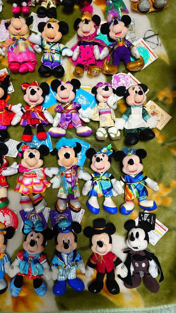 ディズニー ミッキー ミニー ぬいぐるみバッジ ９７体　まとめ売り
