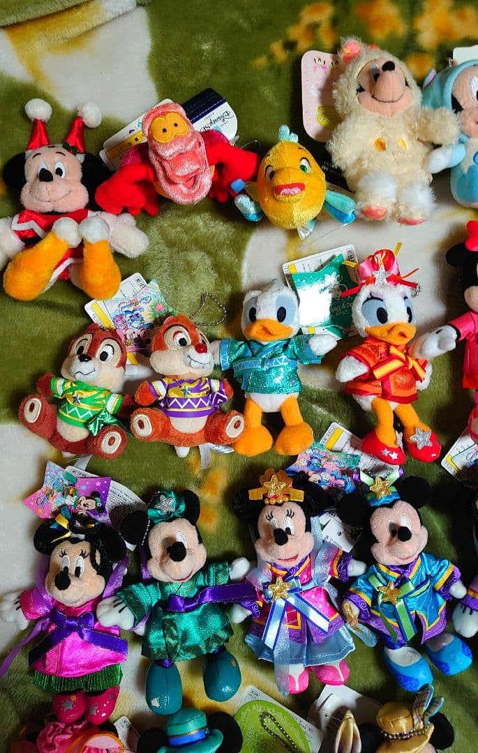 ディズニー ミッキー ミニー ぬいぐるみバッジ ９７体　まとめ売り