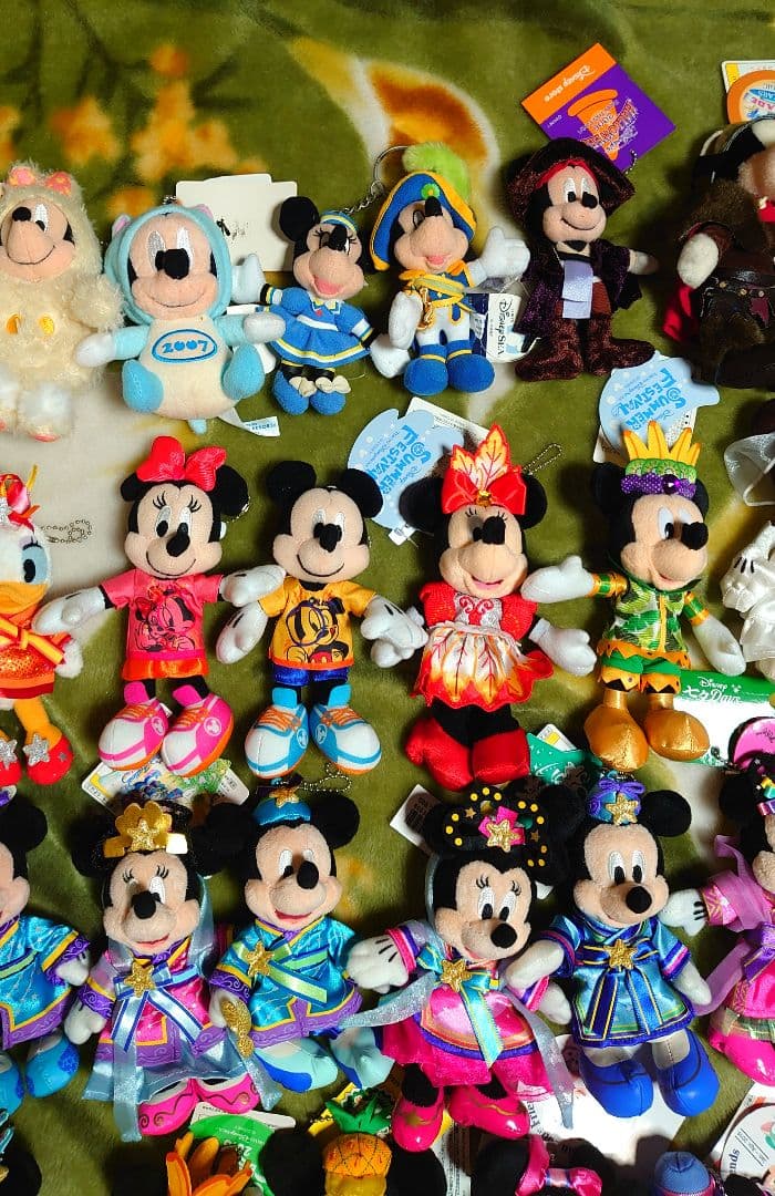 ディズニー ミッキー ミニー ぬいぐるみバッジ ９７体　まとめ売り